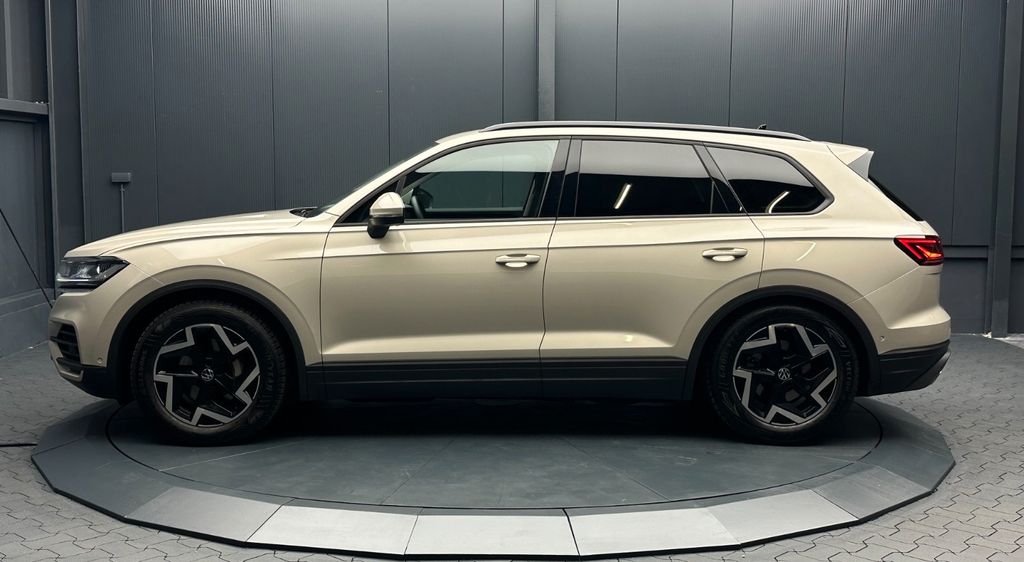 Volkswagen Touareg 2025 г. Бежевый, пробег 22750 км