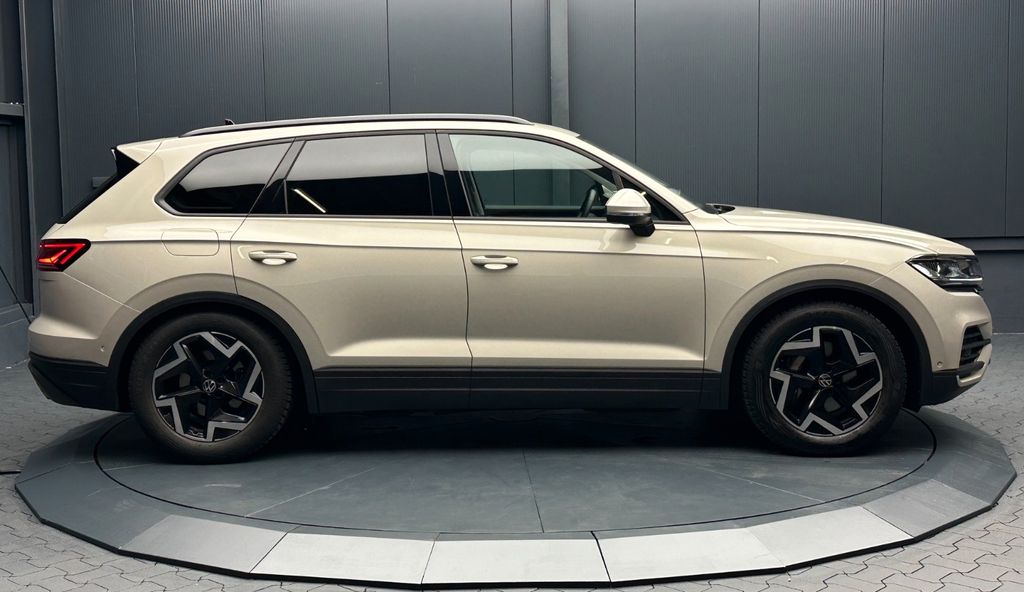 Volkswagen Touareg 2025 г. Бежевый, пробег 22750 км