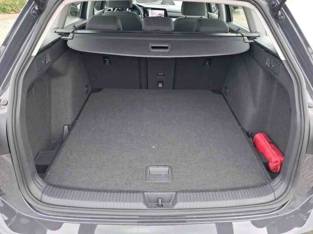 Volkswagen Golf 2024 г. Серый, пробег 40400 км