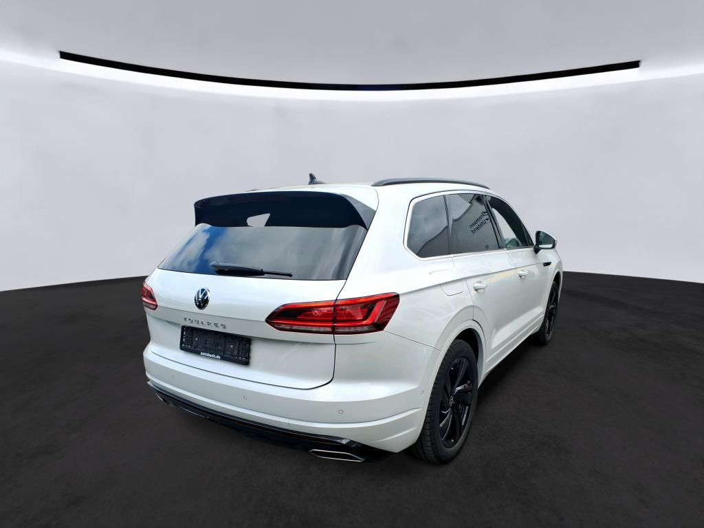 Volkswagen Touareg 2022 г. Белый, пробег 41419 км