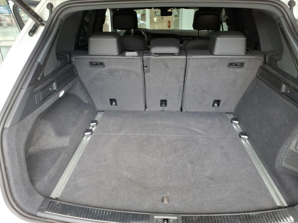Volkswagen Touareg 2022 г. Белый, пробег 41419 км