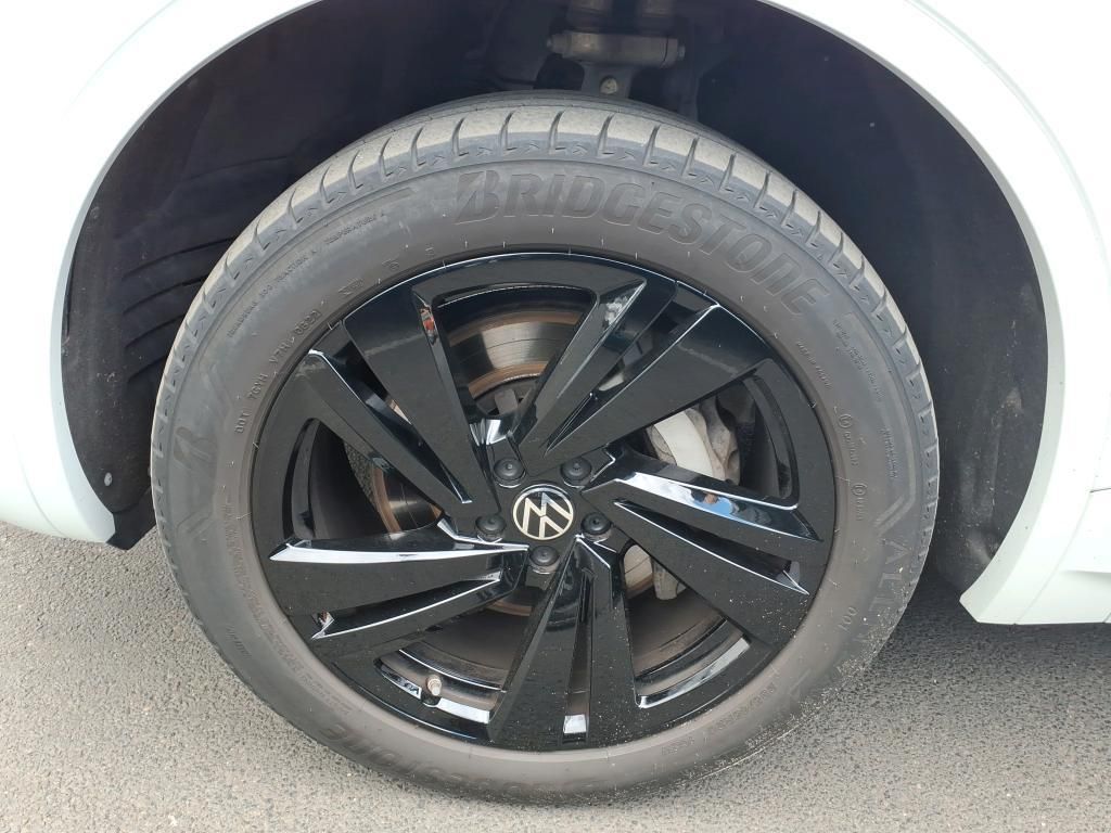 Volkswagen Touareg 2022 г. Белый, пробег 41419 км