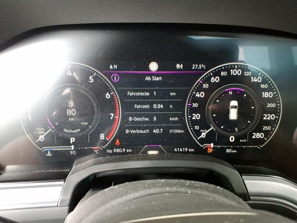 Volkswagen Touareg 2022 г. Белый, пробег 41419 км