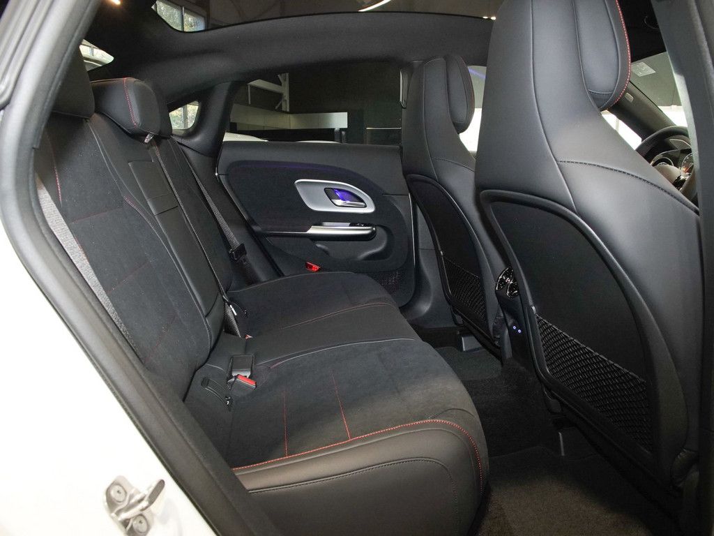 Mercedes-Benz CLA 200 2026 г. Белый, пробег 9900 км