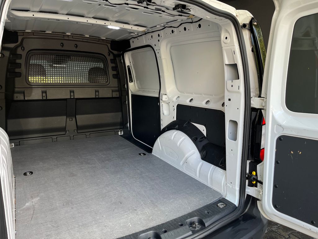Volkswagen Caddy 2021 г. Белый, пробег 46000 км