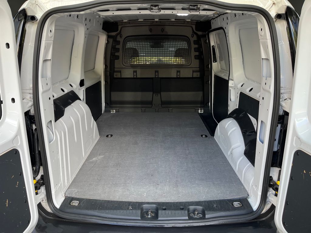 Volkswagen Caddy 2021 г. Белый, пробег 46000 км