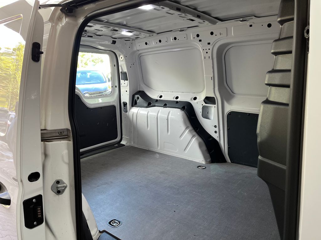 Volkswagen Caddy 2021 г. Белый, пробег 46000 км