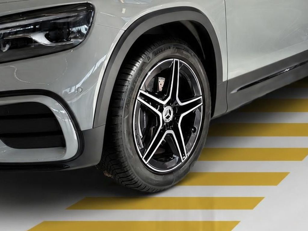 Mercedes-Benz GLB 200 2026 г. Серый, пробег 14040 км