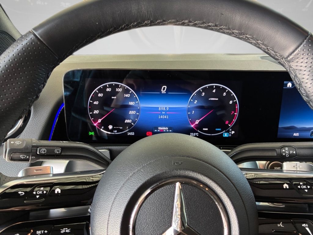 Mercedes-Benz GLB 200 2026 г. Серый, пробег 14040 км