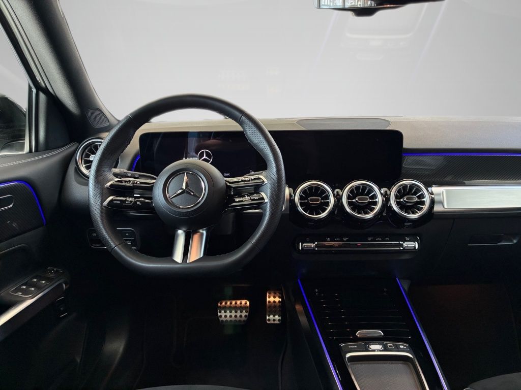 Mercedes-Benz GLB 200 2026 г. Серый, пробег 14040 км
