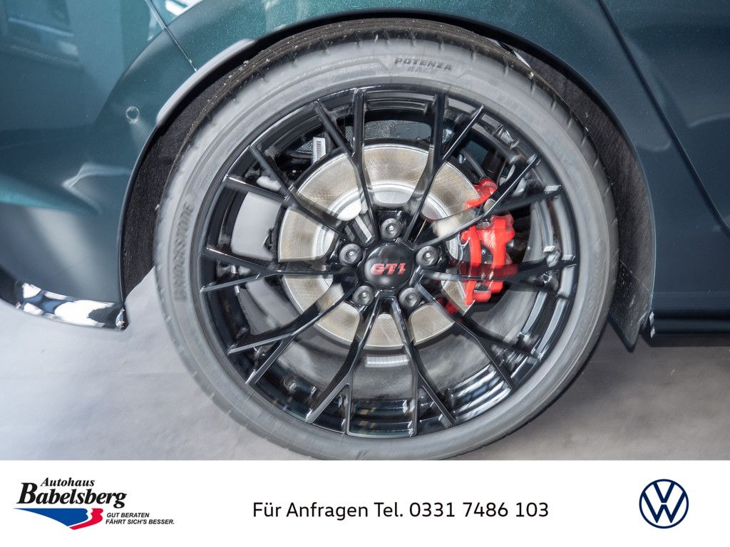 Volkswagen Golf 2026 г. Зелёный, пробег 20 км