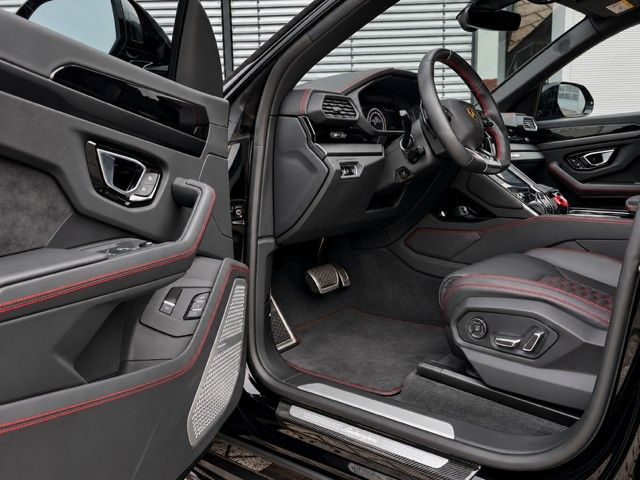 Lamborghini Urus 2021 г. Чёрный, пробег 38745 км