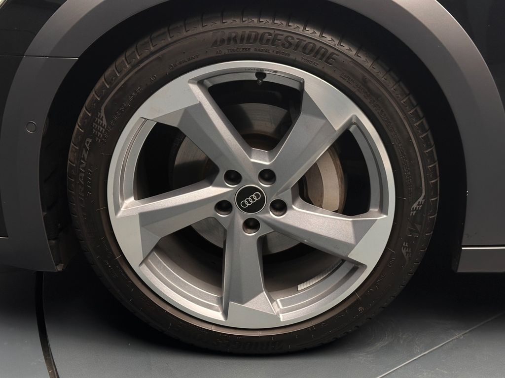 Audi A6 allroad 2023 г. Чёрный, пробег 55000 км