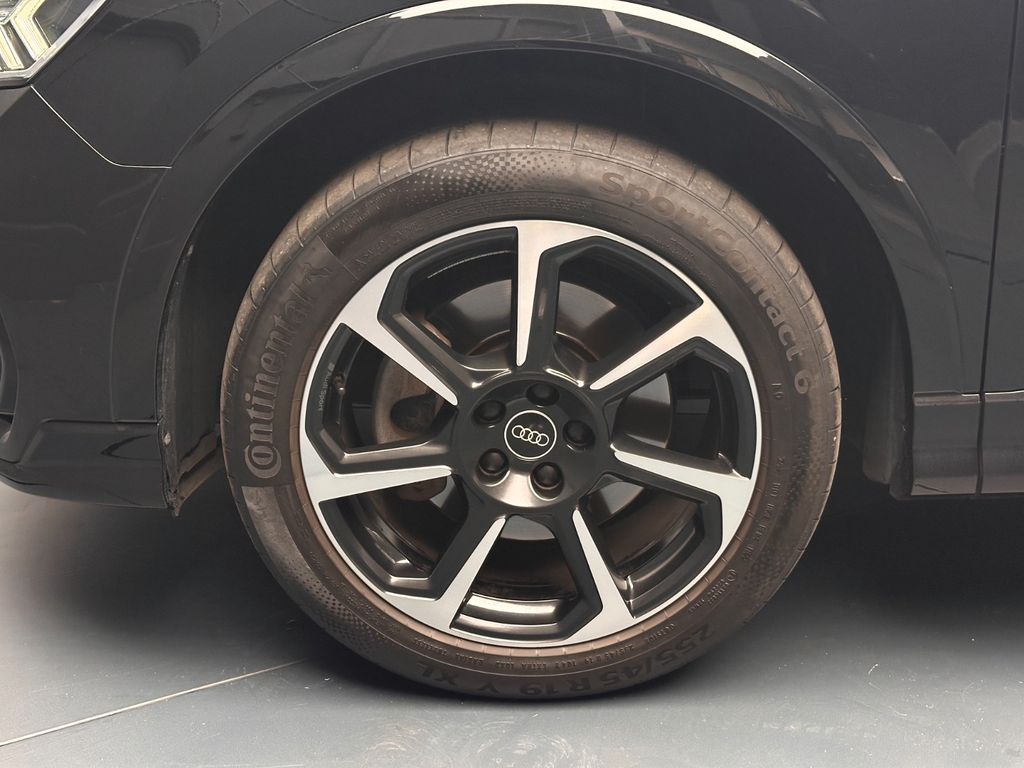 Audi Q3 2022 г. Чёрный, пробег 59000 км