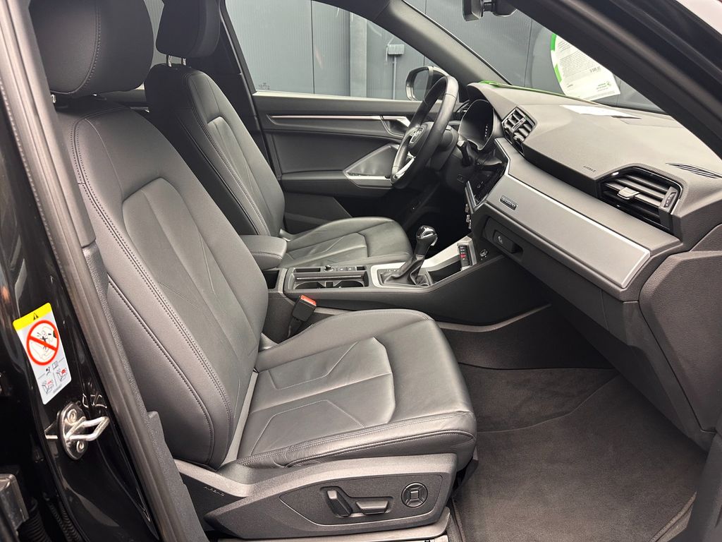 Audi Q3 2022 г. Чёрный, пробег 59000 км