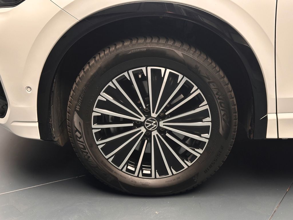Volkswagen Tiguan 2025 г. Белый, пробег 29000 км
