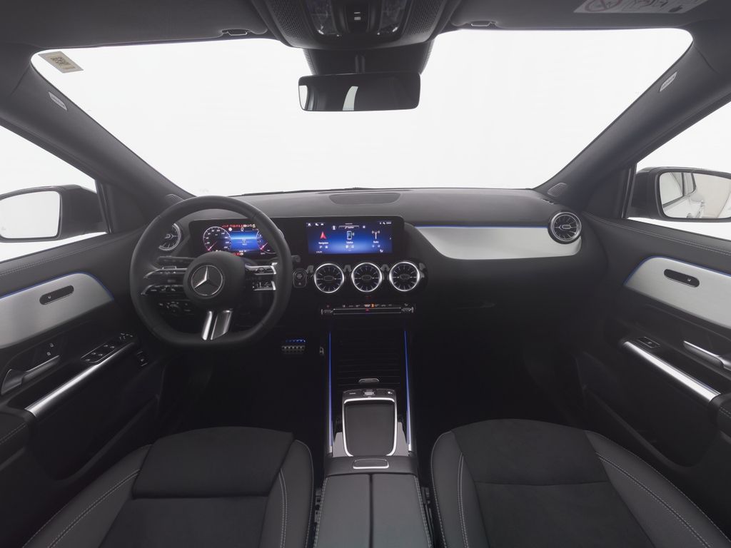 Mercedes-Benz GLA 200 2026 г. Серебристый, пробег 9653 км