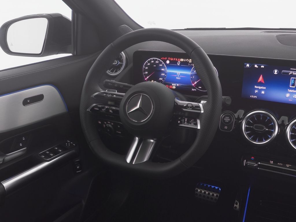 Mercedes-Benz GLA 200 2026 г. Серебристый, пробег 9653 км