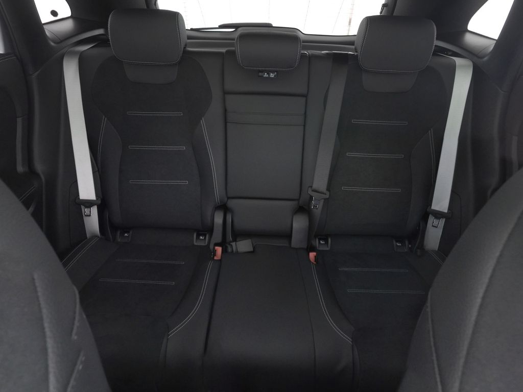 Mercedes-Benz GLA 200 2026 г. Серебристый, пробег 9653 км