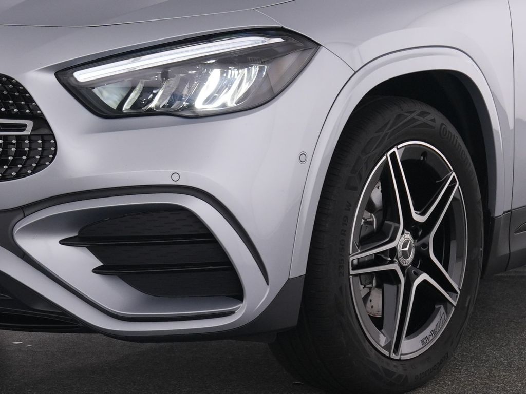 Mercedes-Benz GLA 200 2026 г. Серебристый, пробег 9653 км