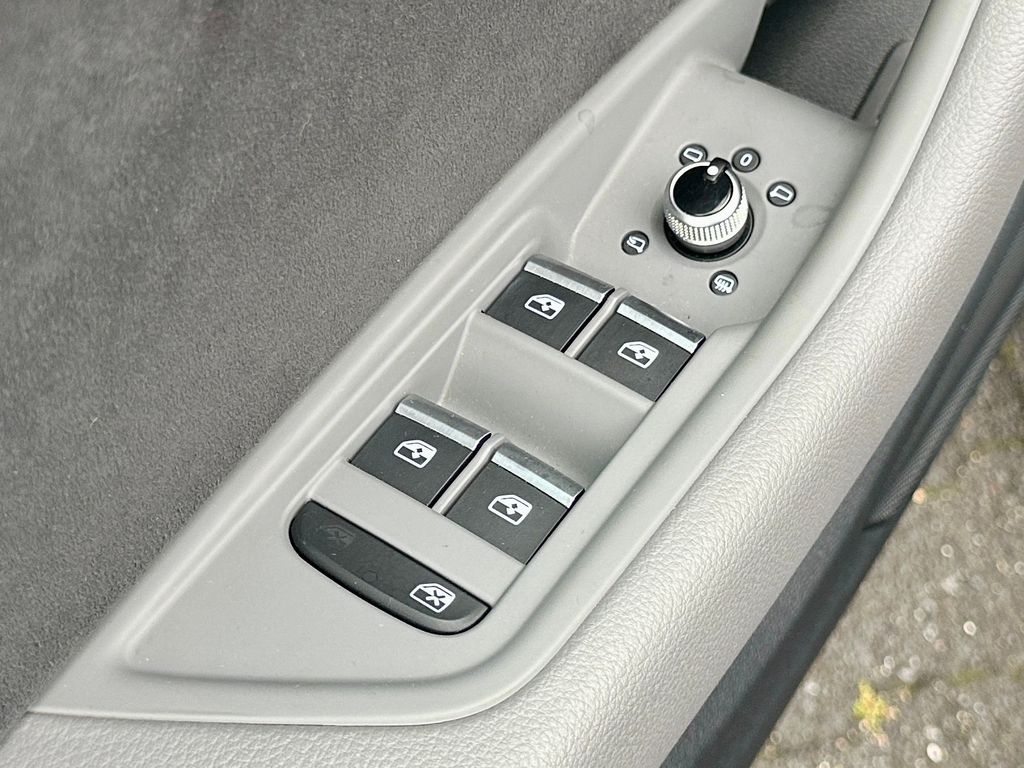 Audi A4 2023 г. Чёрный, пробег 32980 км