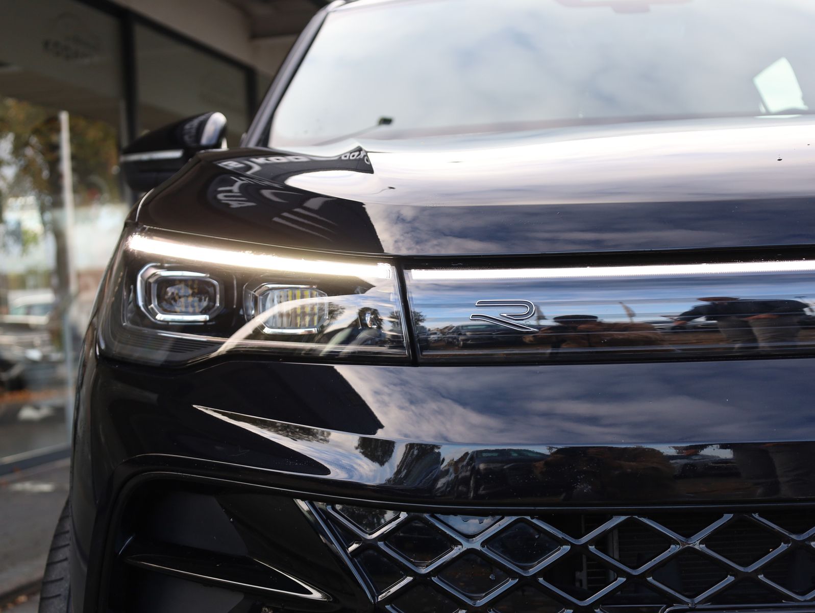 Volkswagen Tiguan 2024 г. Чёрный, пробег 36931 км