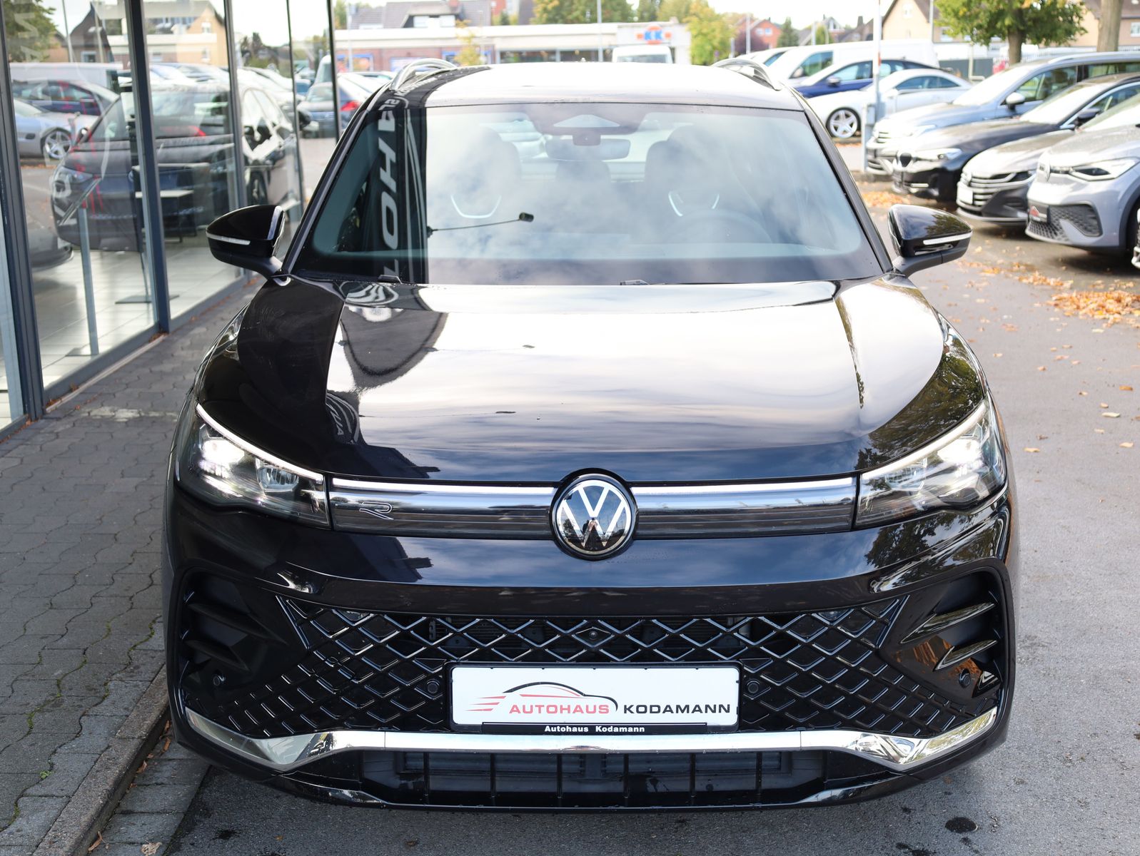 Volkswagen Tiguan 2024 г. Чёрный, пробег 36931 км