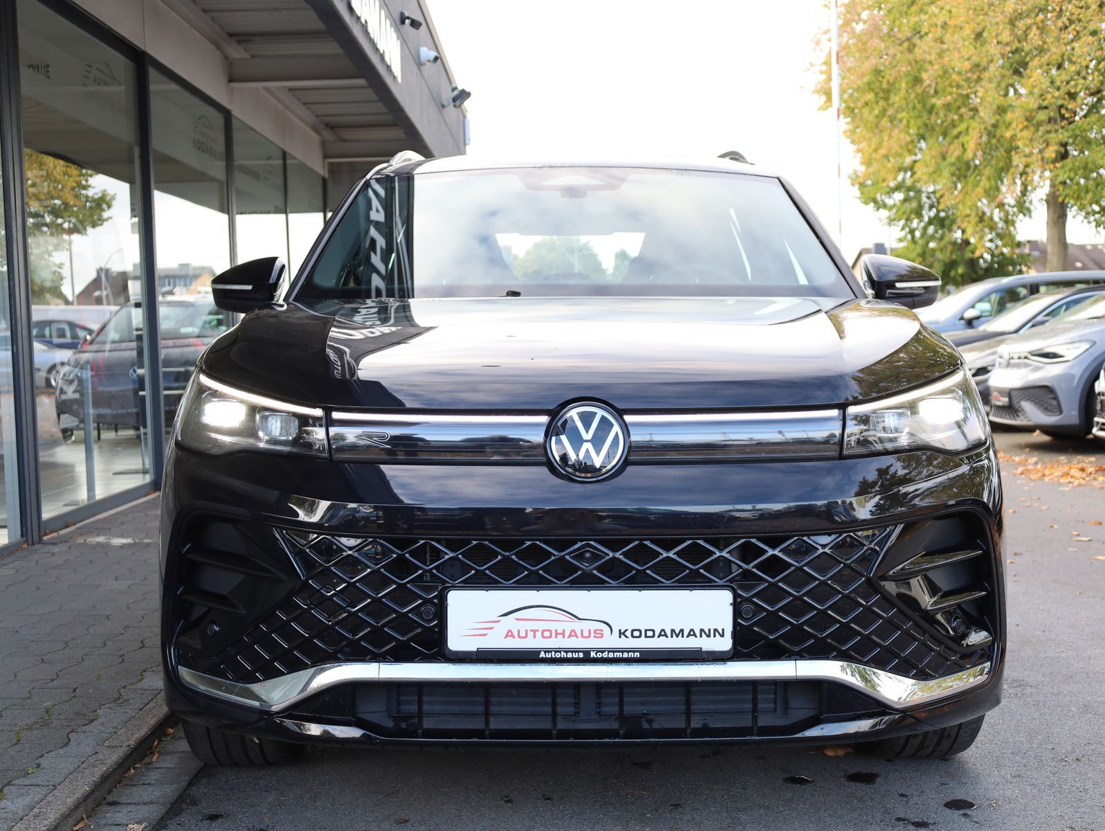 Volkswagen Tiguan 2024 г. Чёрный, пробег 36931 км