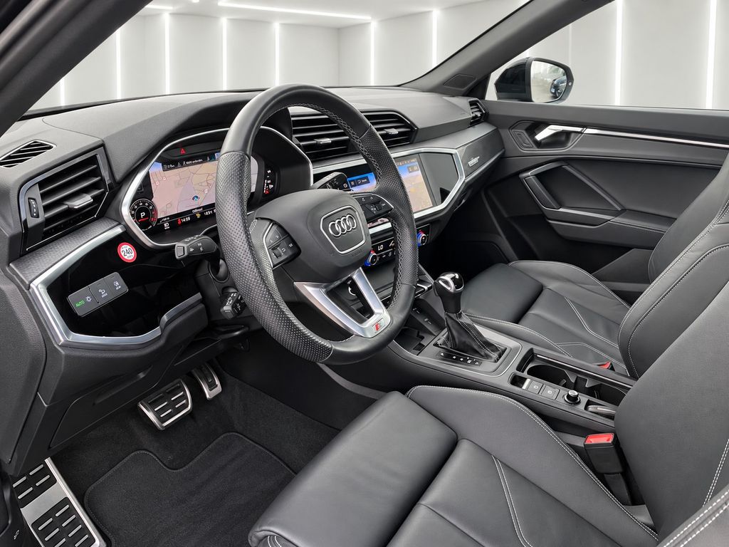 Audi Q3 2023 г. Чёрный, пробег 43000 км
