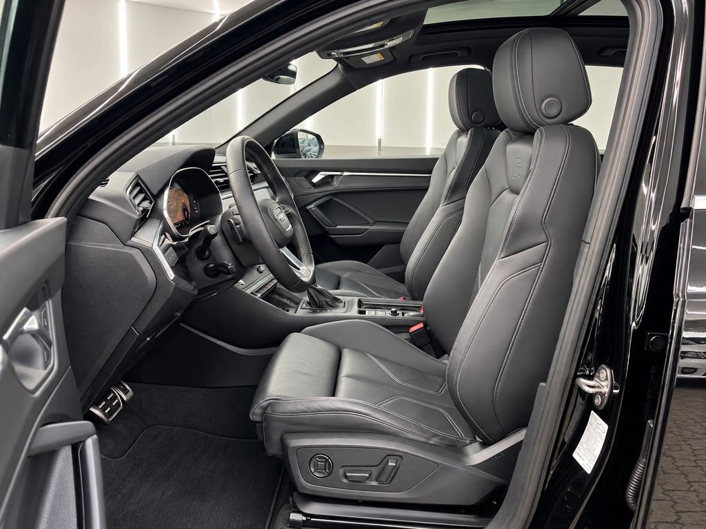 Audi Q3 2023 г. Чёрный, пробег 43000 км