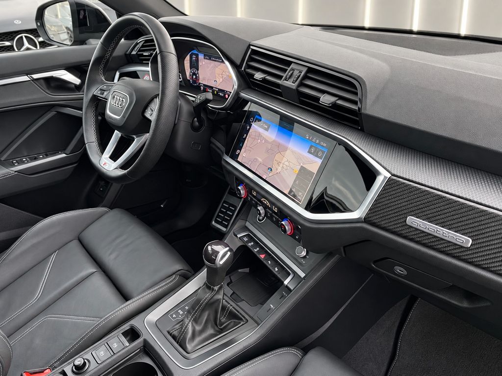 Audi Q3 2023 г. Чёрный, пробег 43000 км