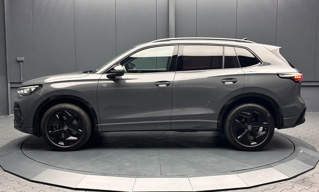 Volkswagen Tiguan 2024 г. Серый, пробег 26000 км