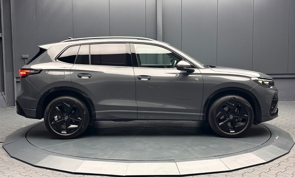 Volkswagen Tiguan 2024 г. Серый, пробег 26000 км