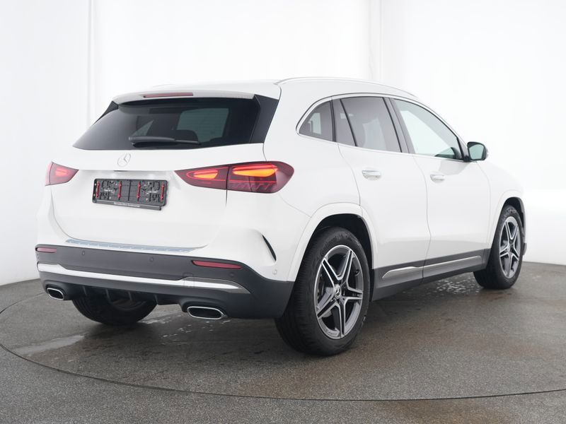 Mercedes-Benz GLA 200 2025 г. Белый, пробег 3288 км