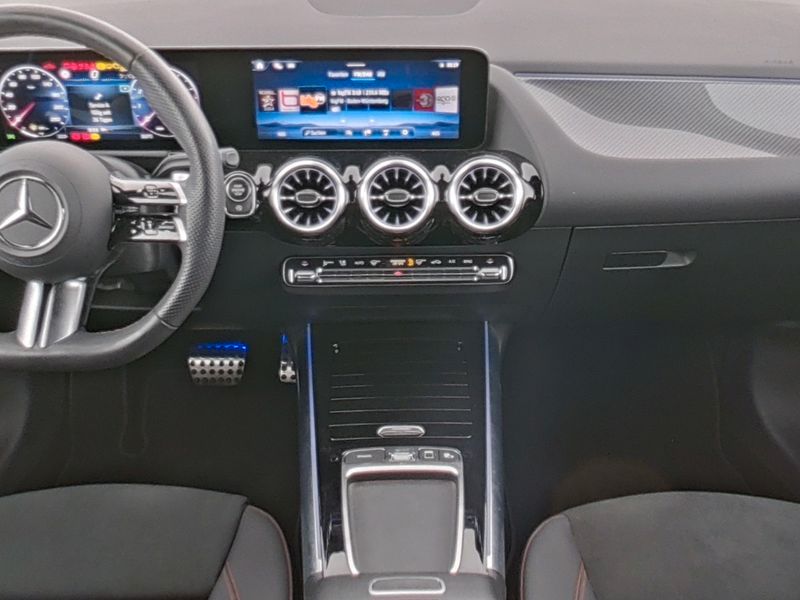 Mercedes-Benz GLA 200 2025 г. Белый, пробег 3288 км