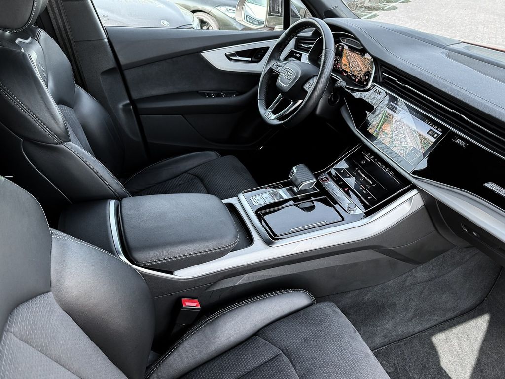 Audi SQ7 2023 г. Красный, пробег 56832 км