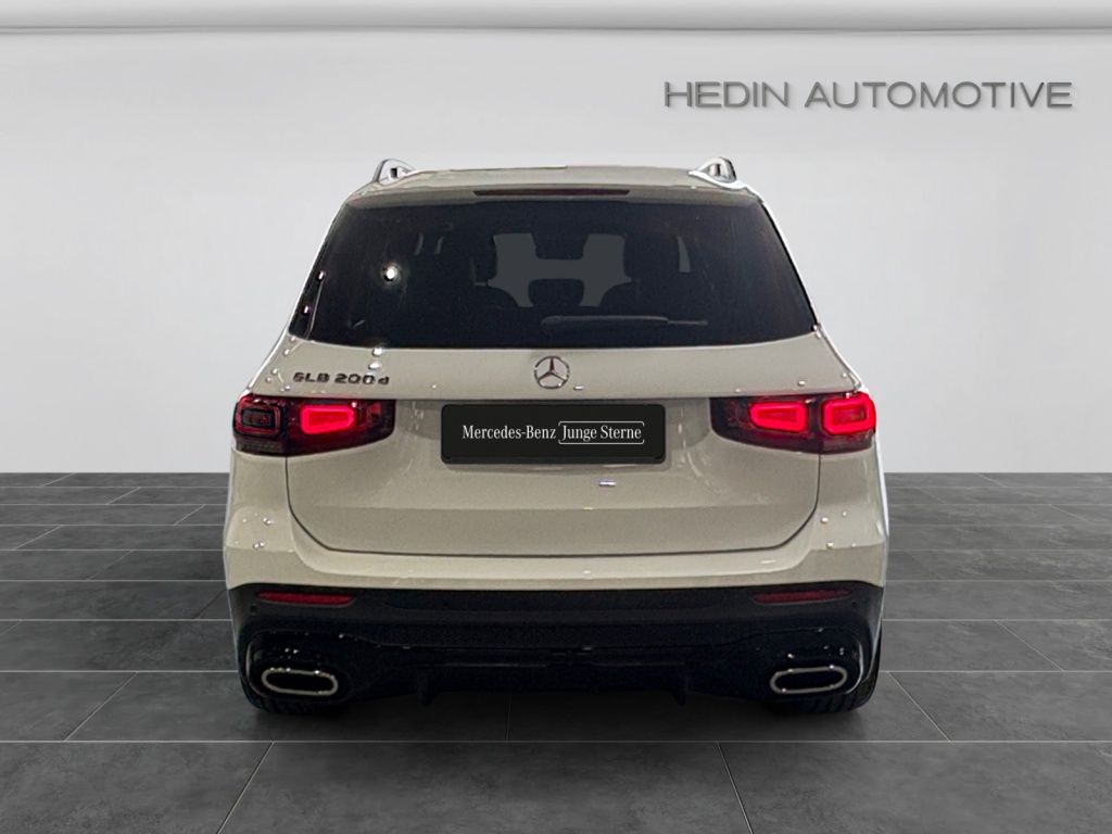 Mercedes-Benz GLB 200 2023 г. Белый, пробег 37700 км
