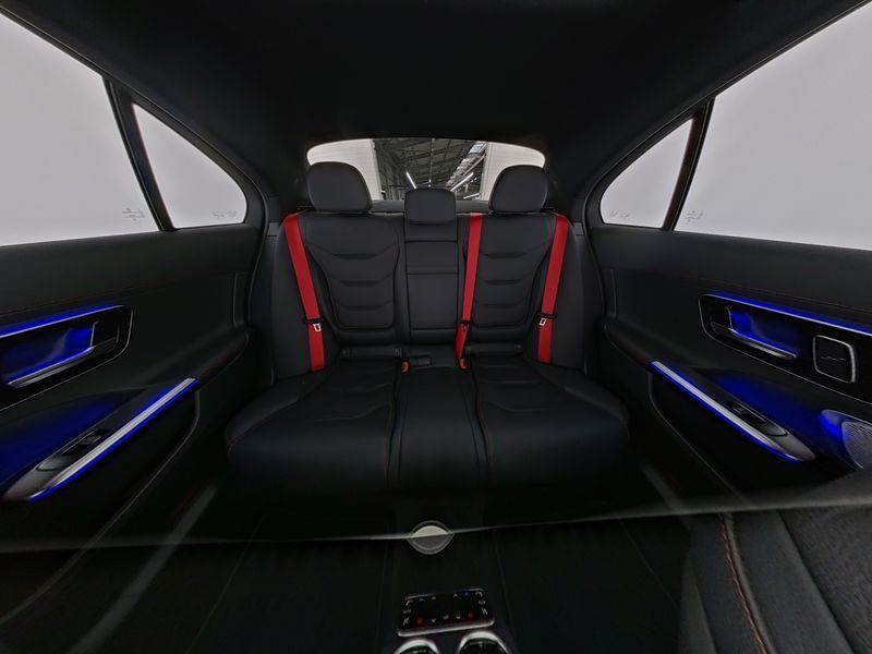 Mercedes-Benz C 43 AMG 2025 г. Чёрный, пробег 24307 км