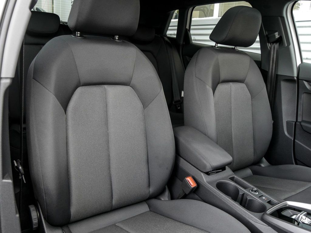 Audi A3 2023 г. Белый, пробег 45700 км