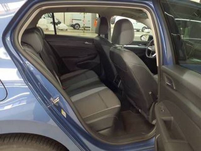 Volkswagen Golf 2026 г. Синий, пробег 21800 км