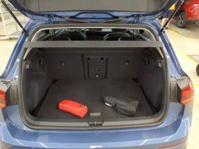 Volkswagen Golf 2026 г. Синий, пробег 21800 км
