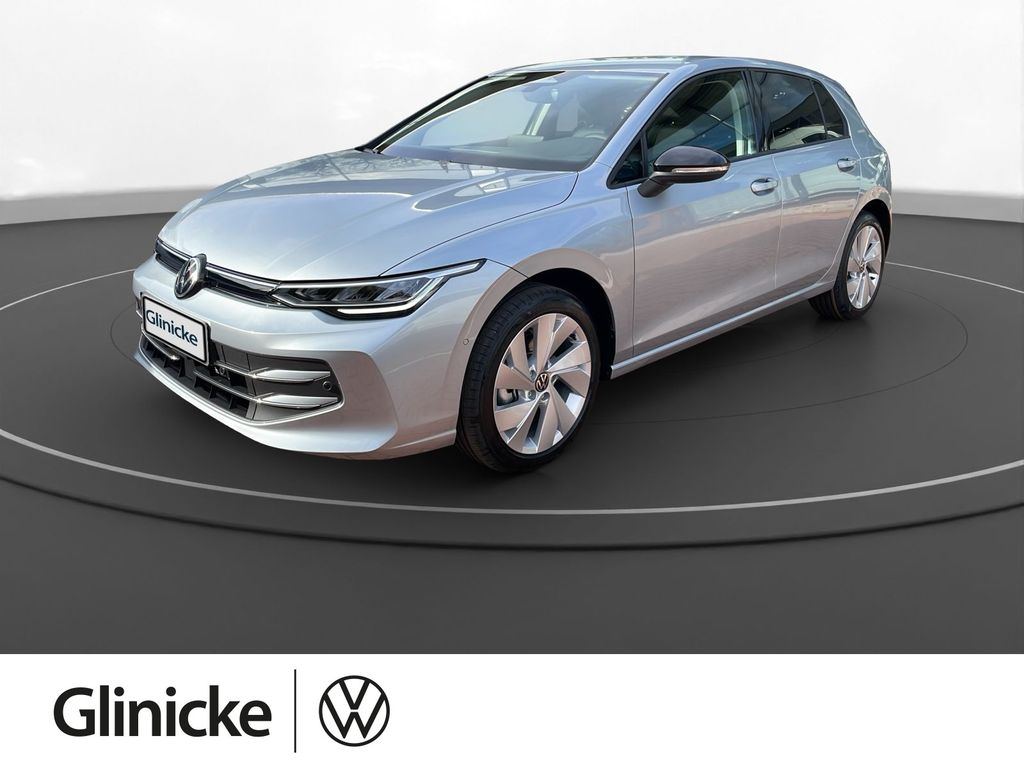 Volkswagen Golf 2026 г. Серебристый, пробег 8000 км