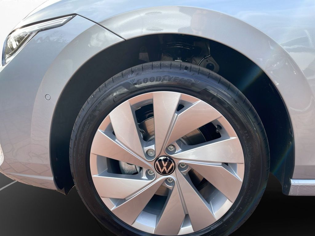 Volkswagen Golf 2026 г. Серебристый, пробег 8000 км