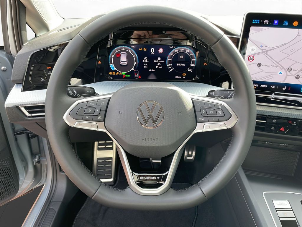Volkswagen Golf 2026 г. Серебристый, пробег 8000 км