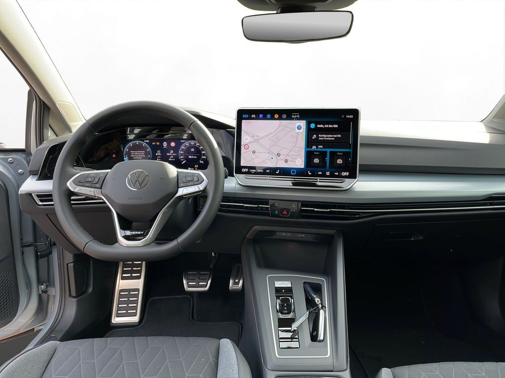 Volkswagen Golf 2026 г. Серебристый, пробег 8000 км