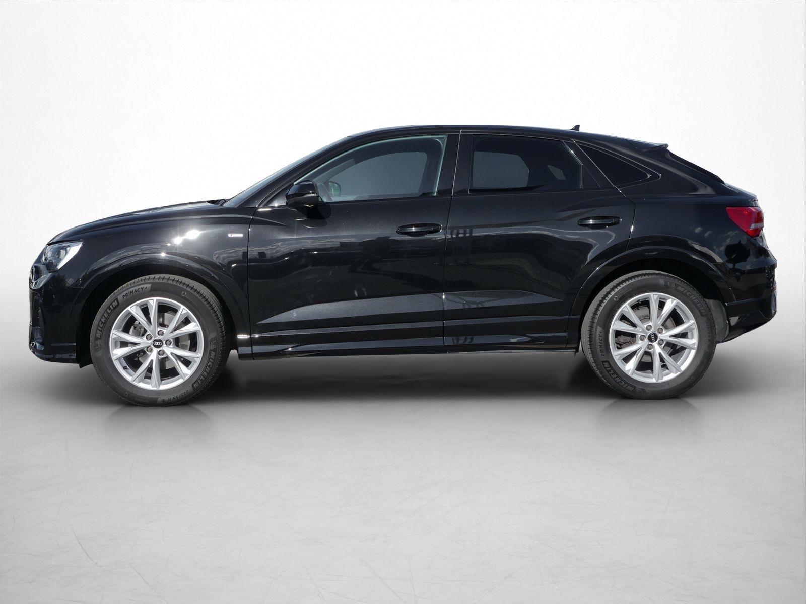 Audi Q3 2022 г. Чёрный, пробег 54964 км