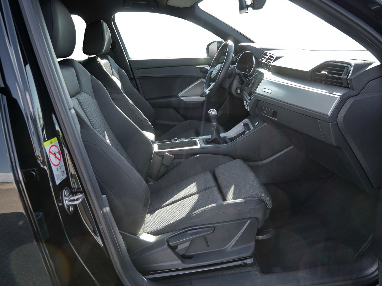 Audi Q3 2022 г. Чёрный, пробег 54964 км