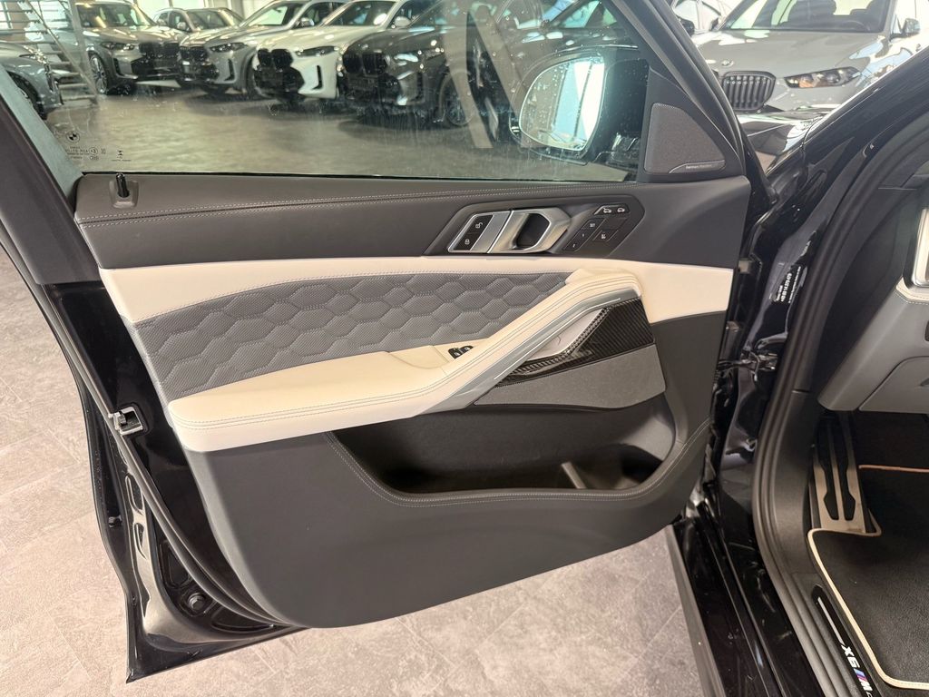 BMW X6 M 2024 г. Чёрный, пробег 31200 км