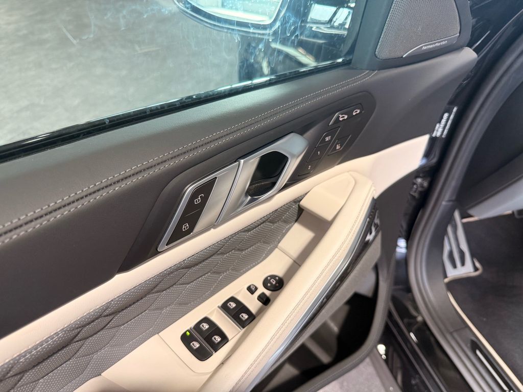 BMW X6 M 2024 г. Чёрный, пробег 31200 км