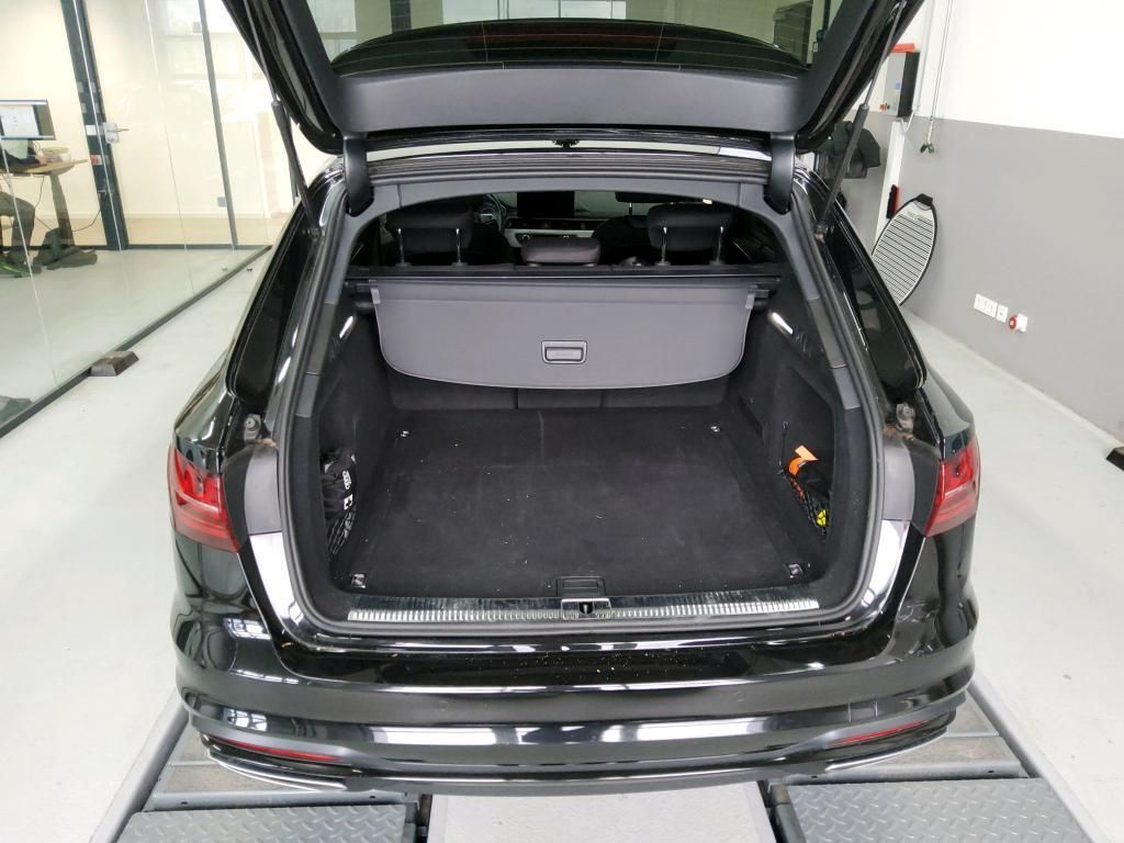 Audi A4 2022 г. Чёрный, пробег 47492 км